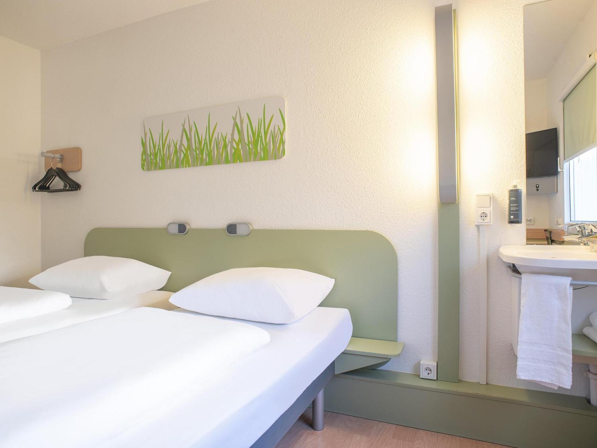 B&B Hotel Rostock-Broderstorf Ngoại thất bức ảnh